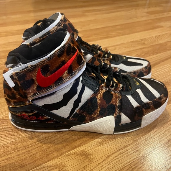 Nike LeBron James 2 Beast - Picture 4 of 10